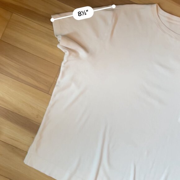 Embroidered boxy front pocket tee - Picture 9 of 9